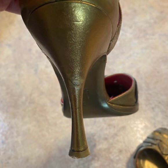 Ferragamo Gold Heels Size 9 1/2 B Leaf design Leather - Picture 13 of 16